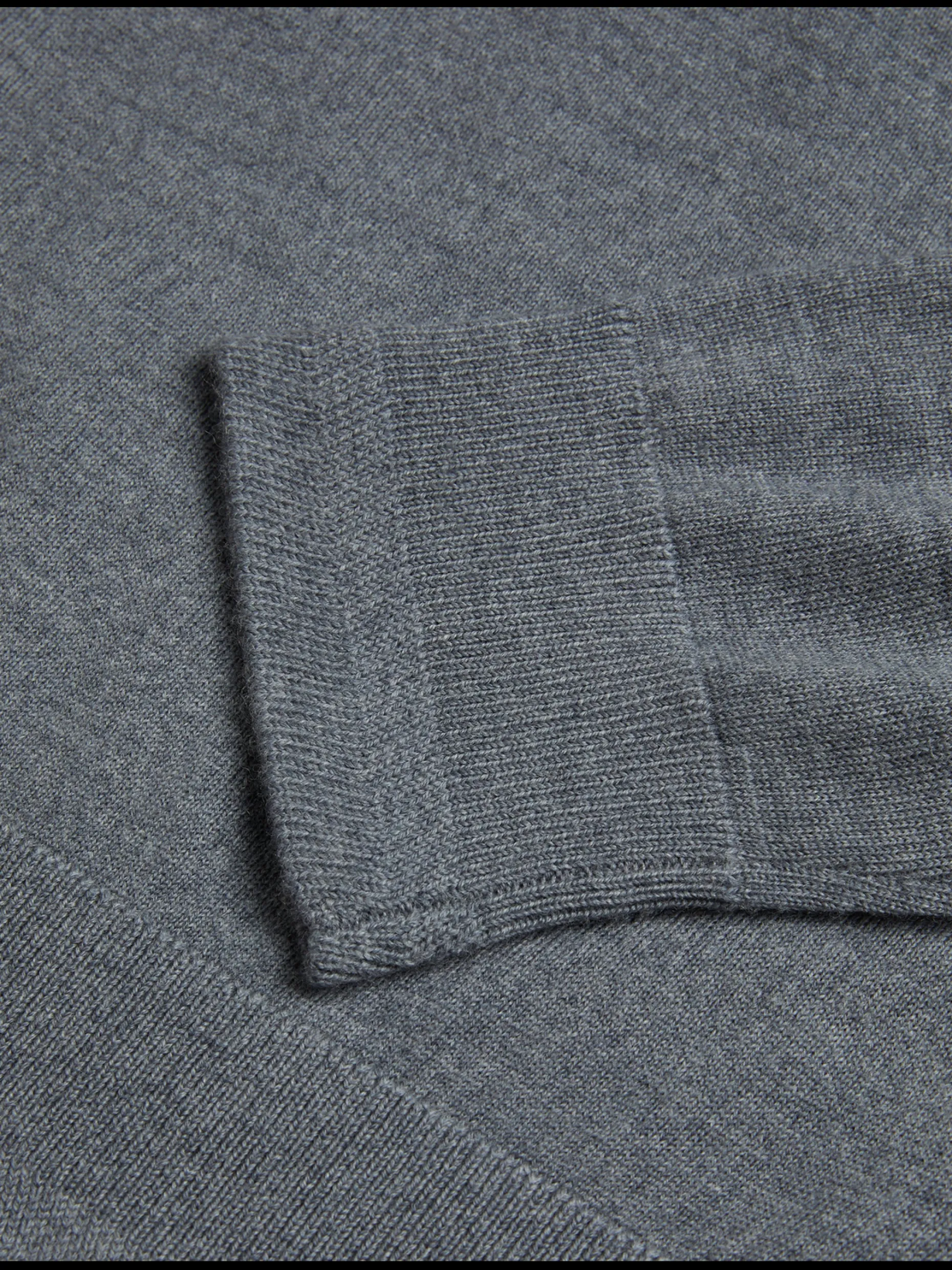 carnby_pure_wool_crew_nec_2-1.webp Carnby Pure Wool Crew Neck Sweater