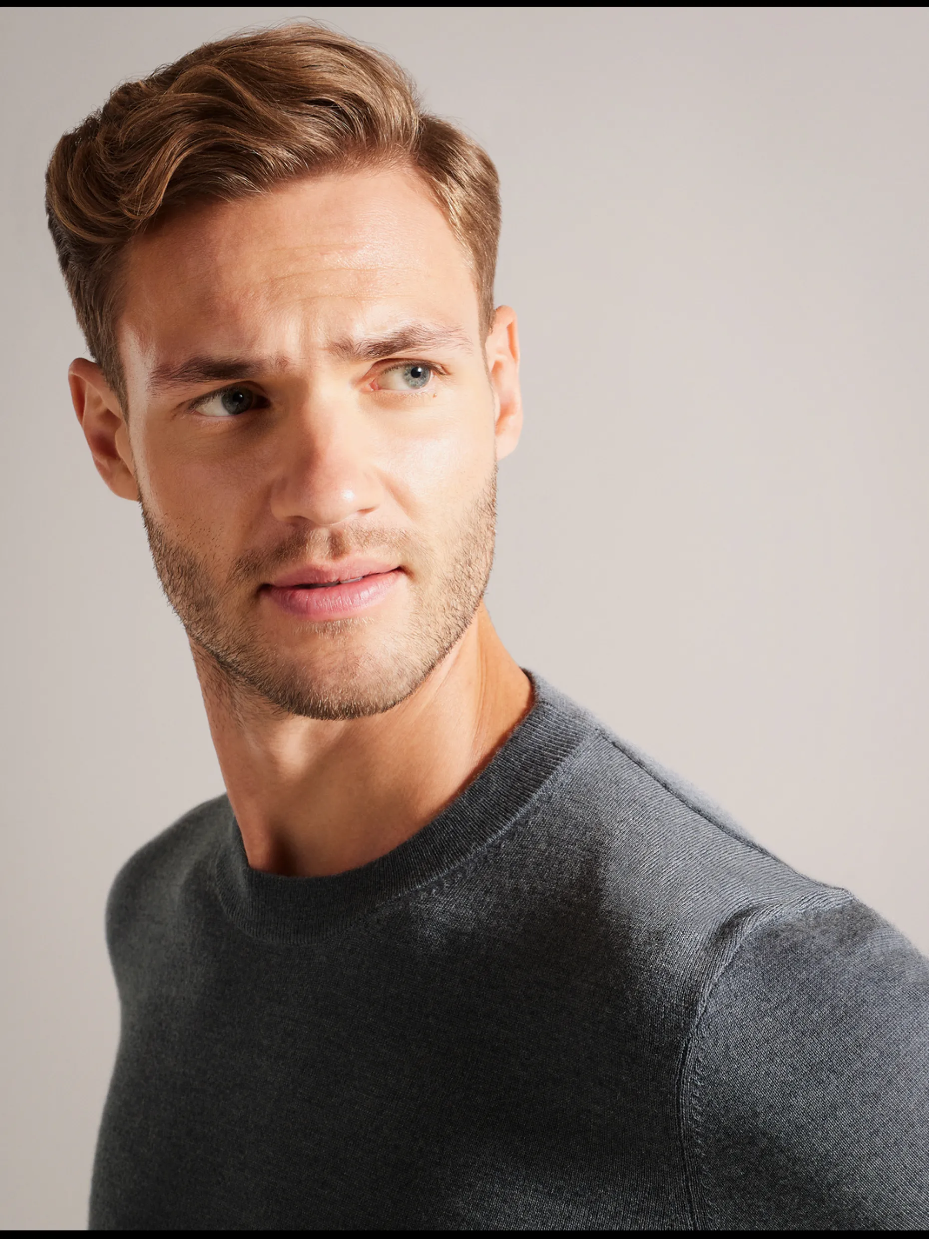 carnby_pure_wool_crew_nec_3-1.webp Carnby Pure Wool Crew Neck Sweater