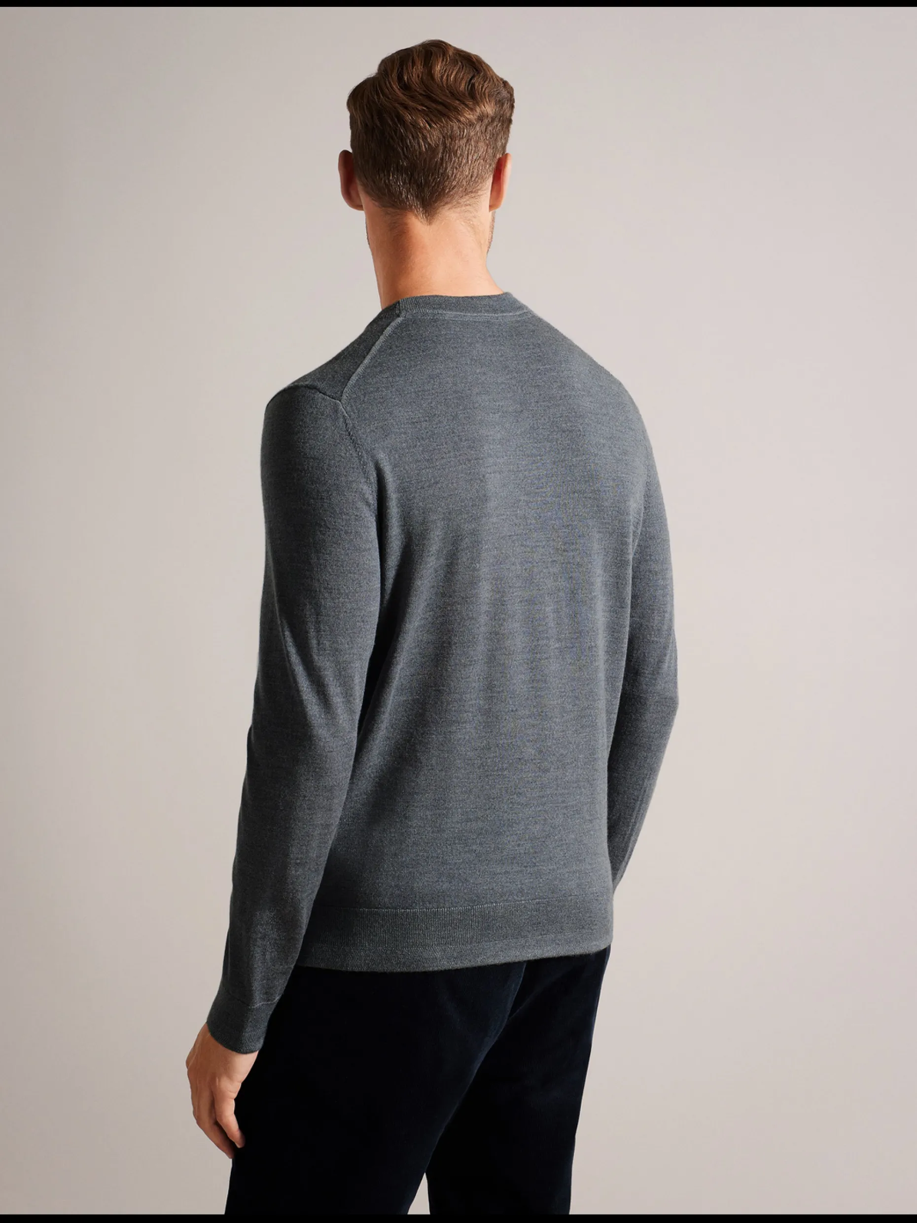 carnby_pure_wool_crew_nec_4-1.webp Carnby Pure Wool Crew Neck Sweater