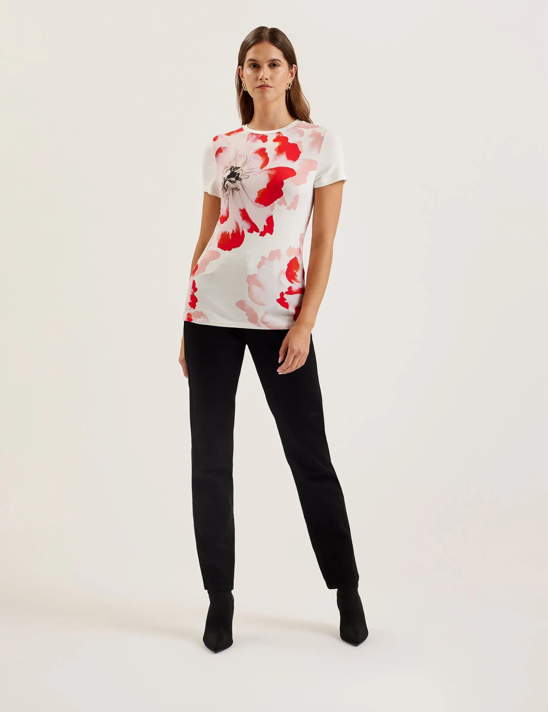 sindhaa_floral_print_fitt_1.webp Sindhaa Floral Print Fitted Short Sleeve T-Shirt