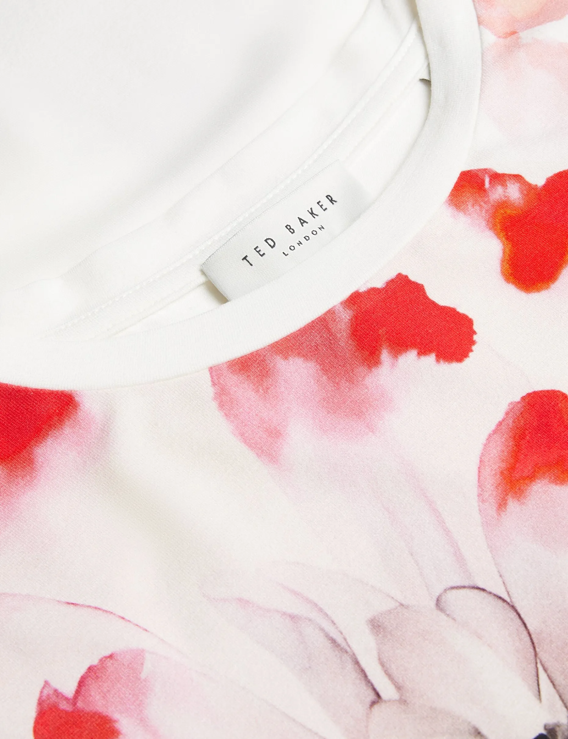 sindhaa_floral_print_fitt_2.webp Sindhaa Floral Print Fitted Short Sleeve T-Shirt